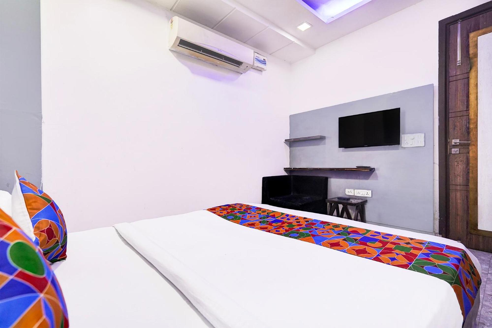 Fabhotel Season Grand Делі Екстер'єр фото